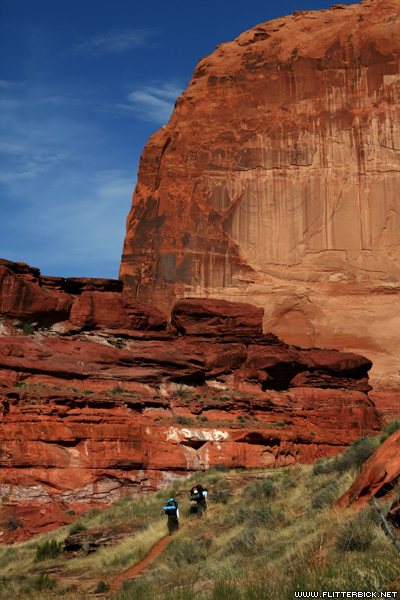Coyote Gulch erodes through two rock layers: Navajo sandstone (top) and the Kayenta formation (below)