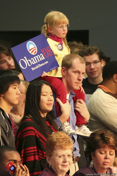 Supporters await the arrival of Democratic Presidential candidate Barack Obama at Grinnell College